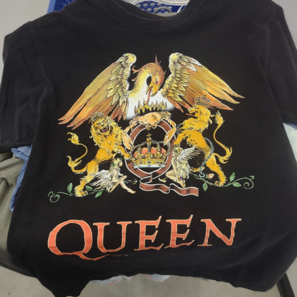 Graphic T-shirt size- L